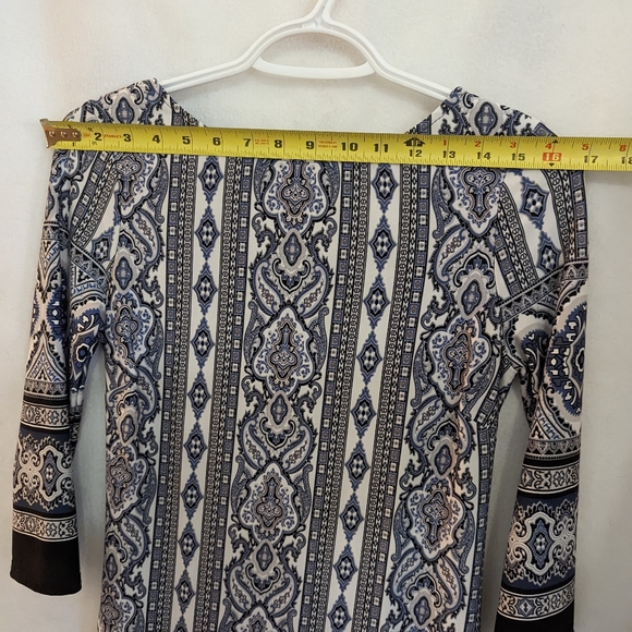 Woman's Dress - Picture 2 of 3